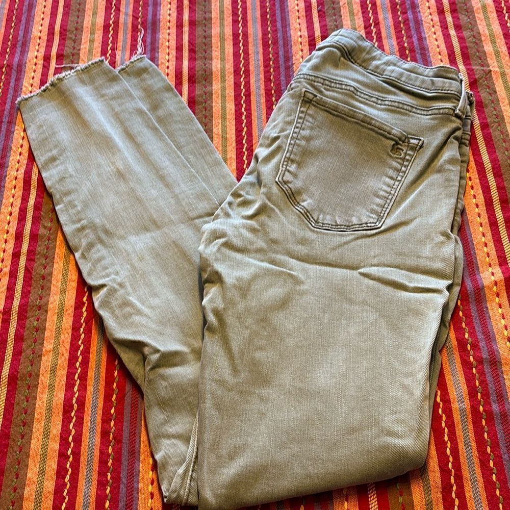 Jessica Simpson kiss me super skinny jeans size 27 light olive green